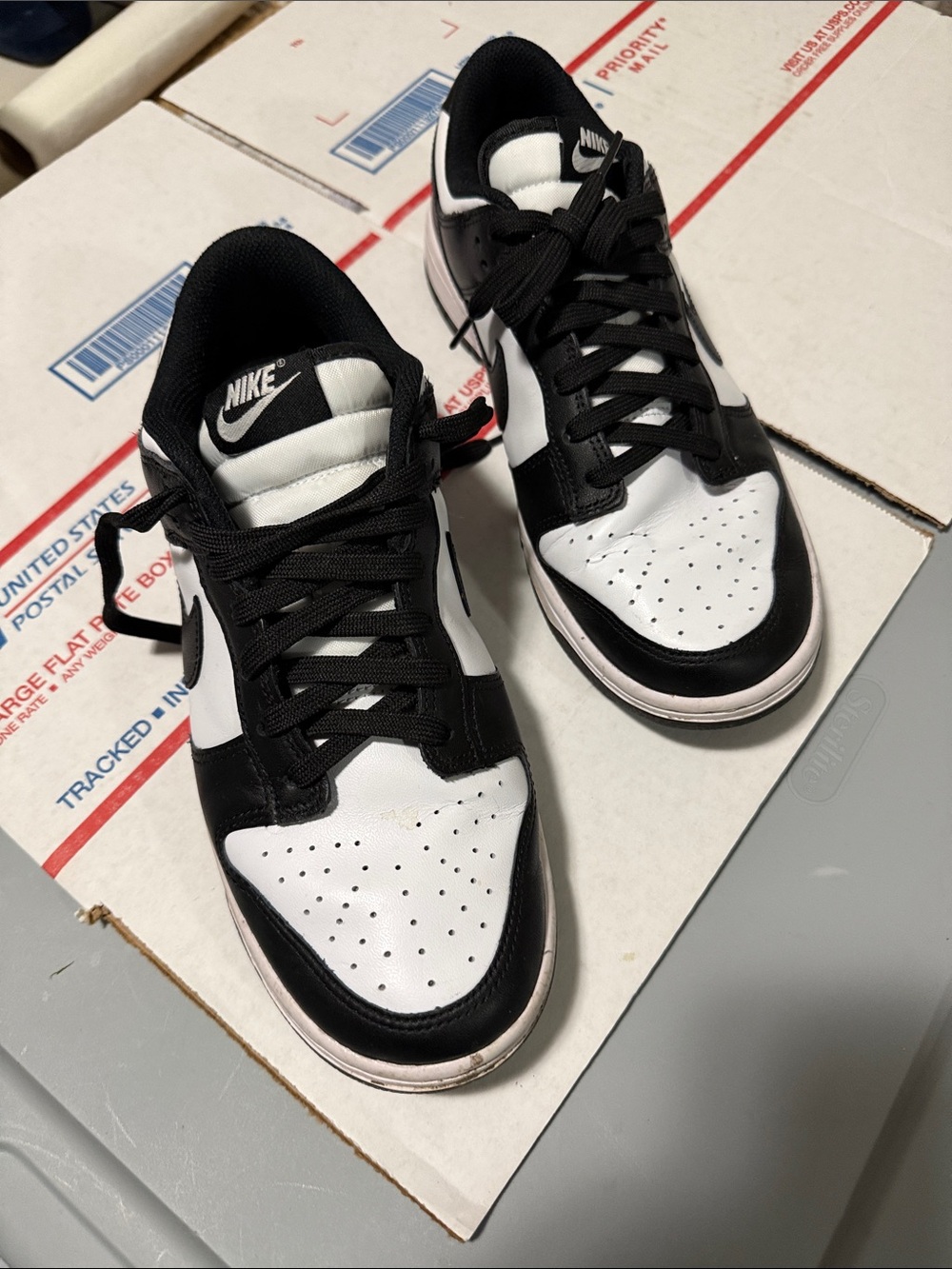 Nike Men's Black and White Low-Top Sneakers - Classic Two-Tone Style